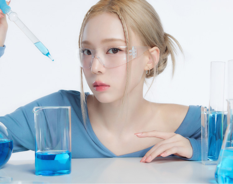 마몽드 카밍 샷 아줄렌 흔적진정 수분앰플 모델 에스파 윈터